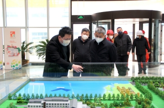 市委常委、副市長(zhǎng)賈剛一行來(lái)潔晶檢查安全生產(chǎn)工作